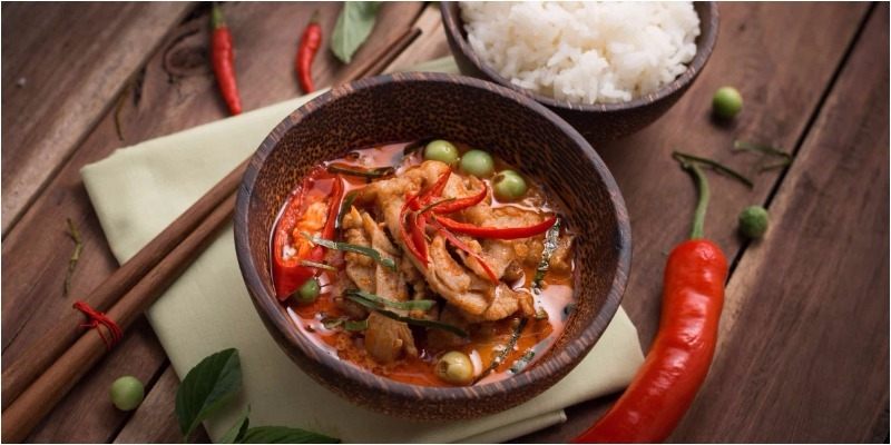 Đồ cay có thể khiến vết cắt bao quy đầu tổn thương, nóng rát và lâu lành