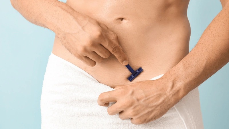 Tránh dọn cỏ vùng kín bằng cách cạo lông vì có thể gây ngứa rát khó chịu, trầy xước