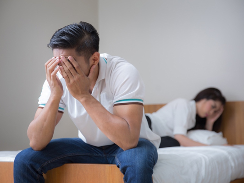 cậu nhỏ cong sang trái có sao không