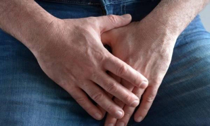 cậu nhỏ cong sang trái có sao không