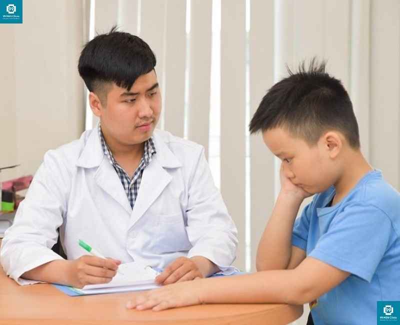 Cha mẹ cần đưa trẻ đến cơ sở y tế thăm khám về rối loạn cương dương