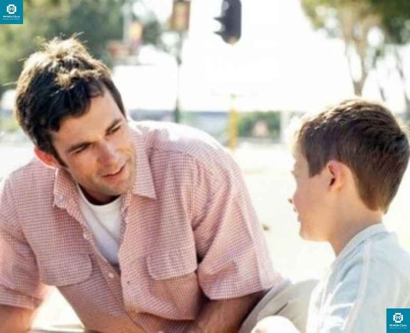 Cha mẹ nên đóng vai trò như người bạn, luôn thấu hiểu và đồng cảm với con