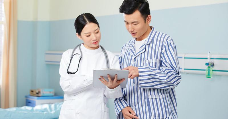 Người bệnh cần đến gặp bác sĩ để xử lý biến chứng sau khi cắt bao quy đầu